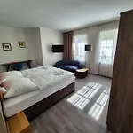 Am Schlosspark باد بينثيم