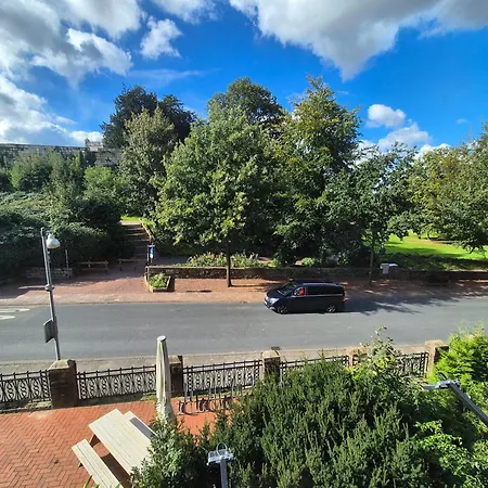 Am Schlosspark باد بينثيم